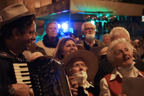 Musicisti e cantori al Cantamaggio di Vernasca