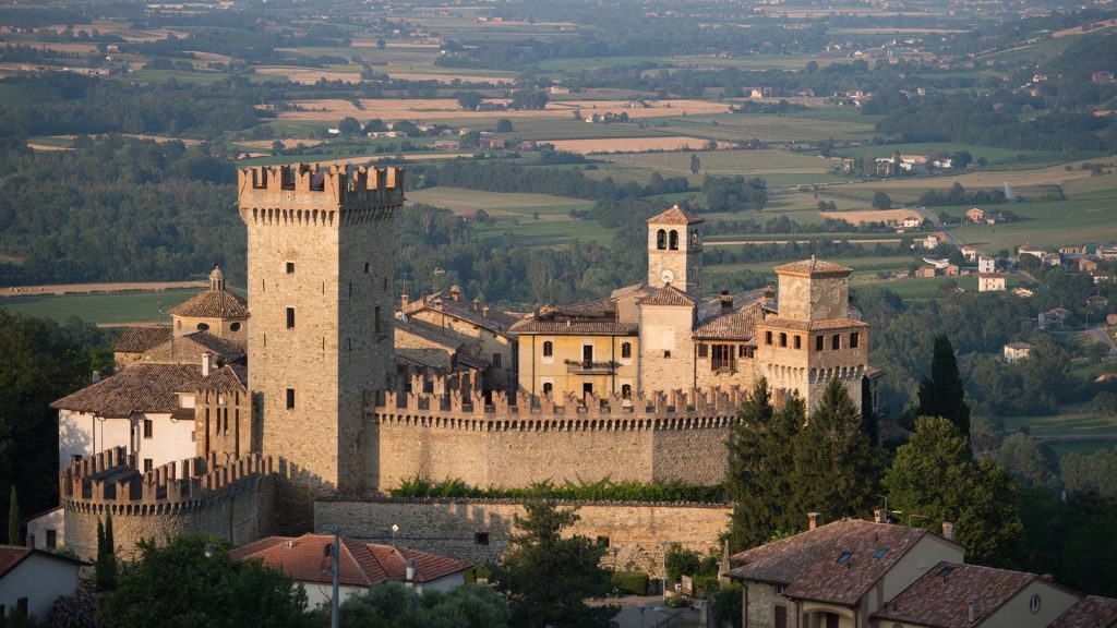 Vista panoramica del borgo di Vigoleno