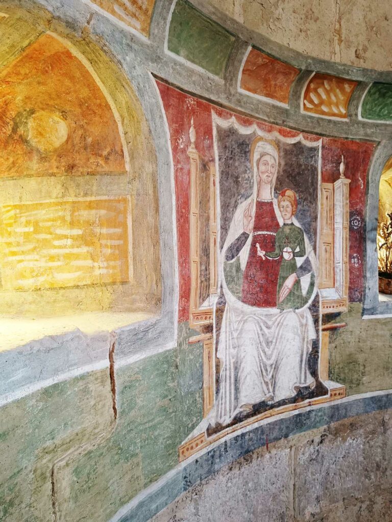 Affresco dell'oratorio di Mignano raffigurante la Madonna con bambino