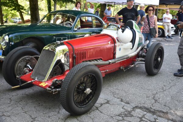 Auto da corsa d'epoca alla Silver Flag di Castell'Arquato