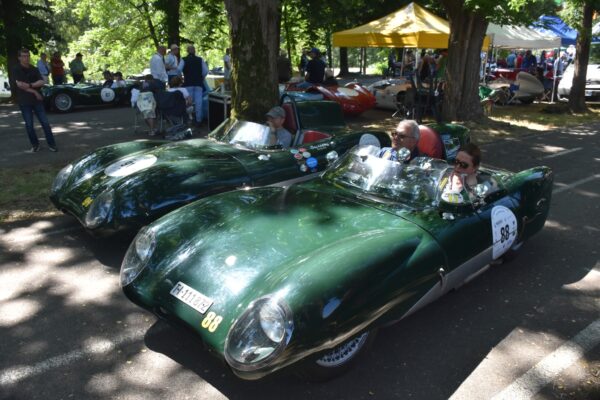 Auto da corsa d'epoca alla Silver Flag di Castell'Arquato