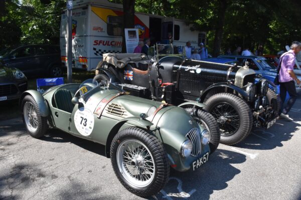 Auto da corsa d'epoca alla Silver Flag di Castell'Arquato