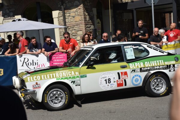 Auto da corsa d'epoca alla Silver Flag di Castell'Arquato