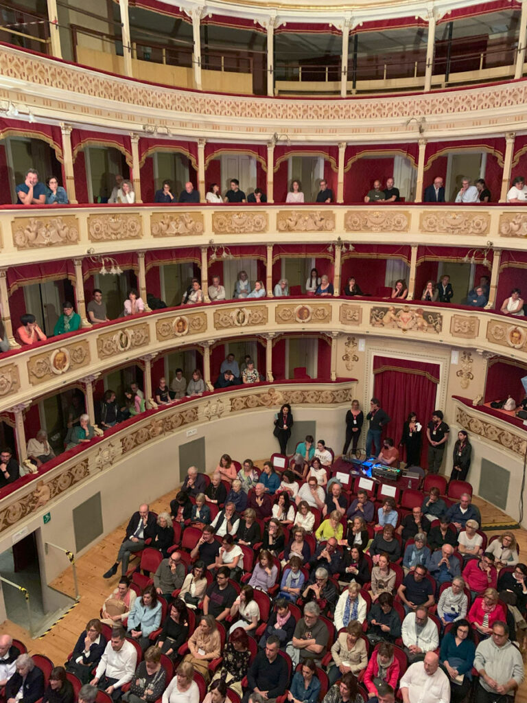 Teatro verdi di Fiorenzuola gremito per il festival Nuove Esplosioni