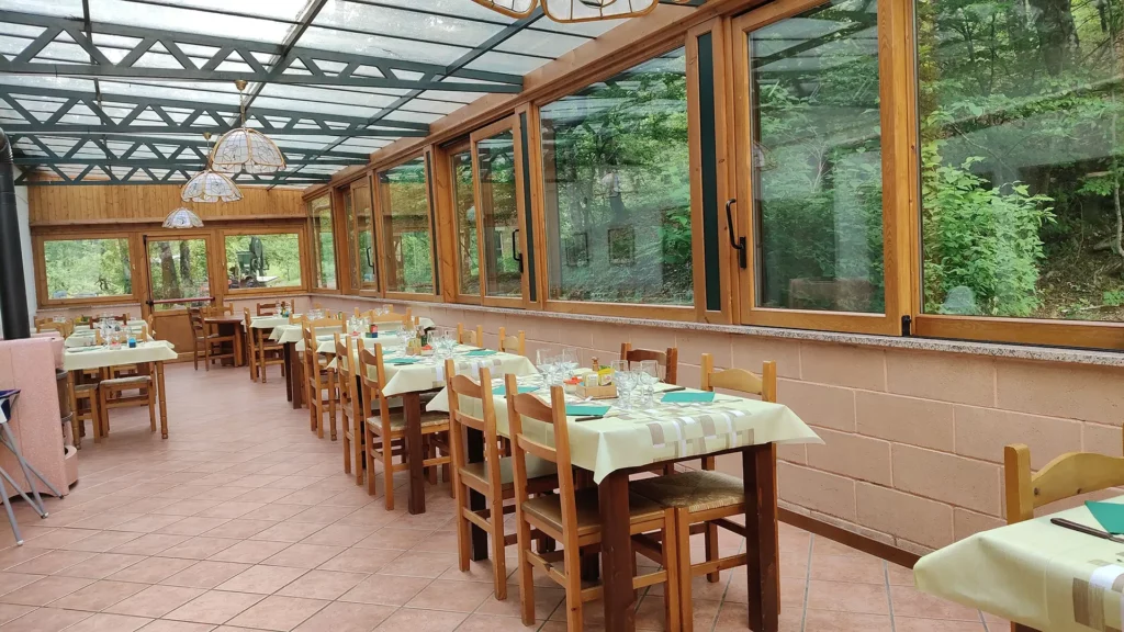 ca-del-bosco-morfasso-ristorante-pizzeria-veranda