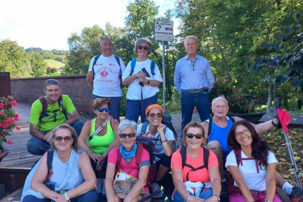 Gruppo di camminatori all'arrivo a Castell'Arquato