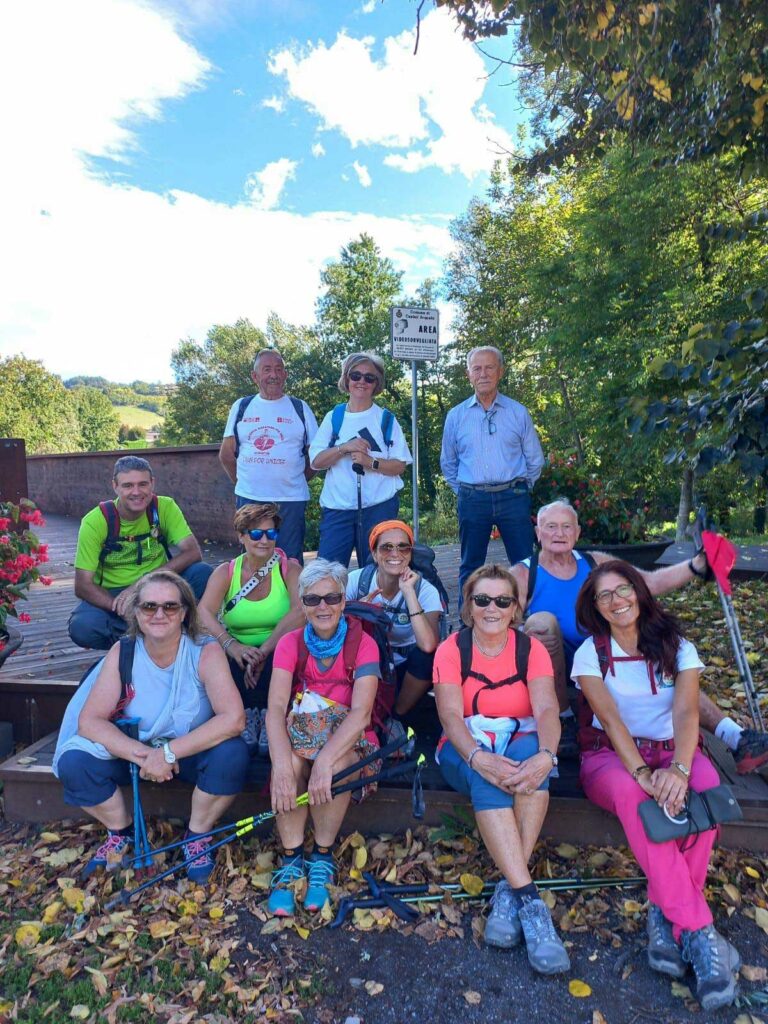 Gruppo di camminatori all'arrivo a Castell'Arquato